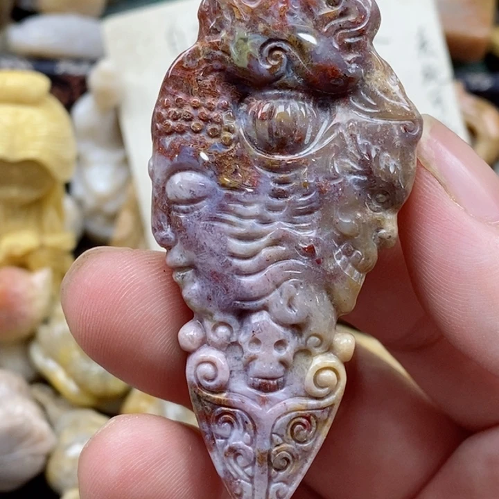 颈饰未镶嵌硅化珊瑚（珊瑚玉）