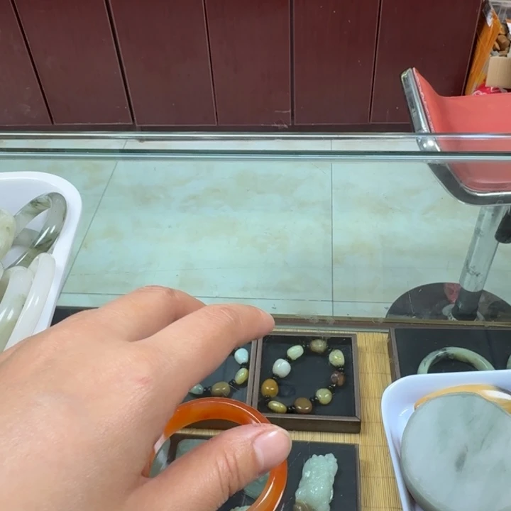 用***9石英质玉（金丝玉）未镶嵌颈饰