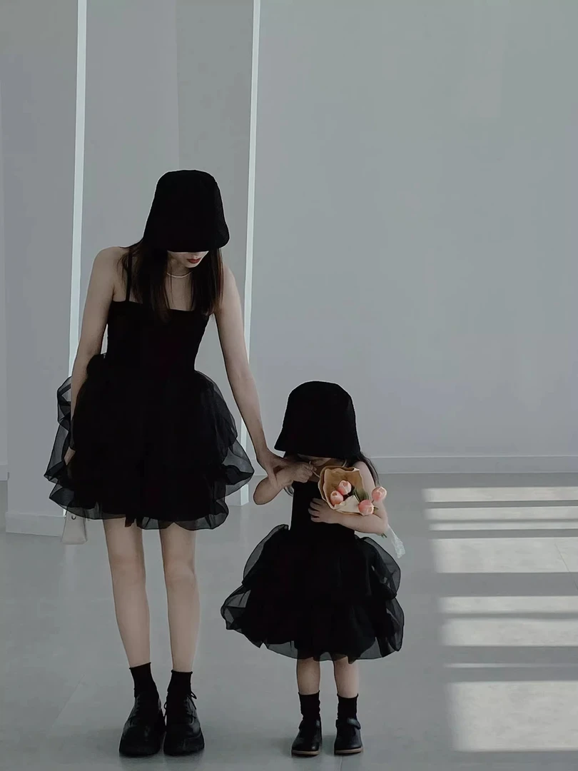 女童小黑裙夏装新款母女装连衣吊带裙女宝宝网纱蓬蓬裙度假亲子裙