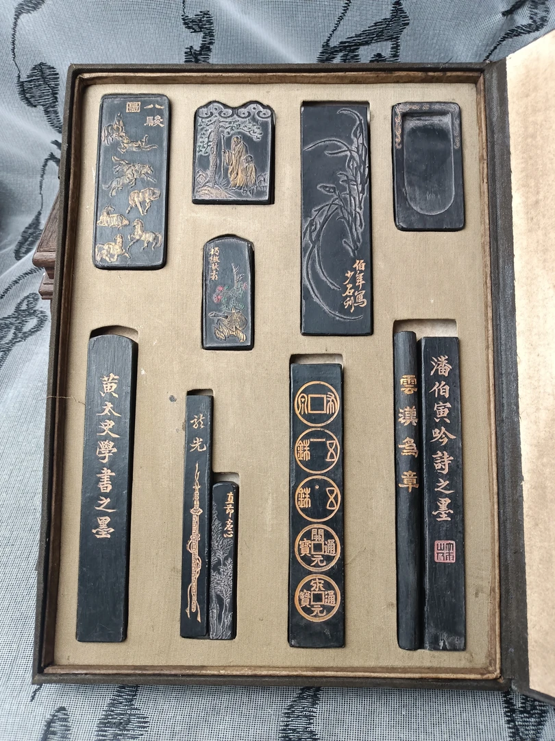 约347.8克徽州曹素功八十年代旧藏古法油烟墨,手卷套墨。特价!