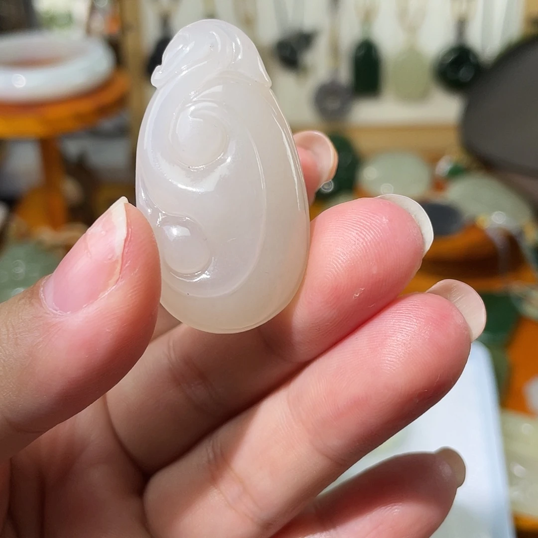 *****和田玉未镶嵌颈饰