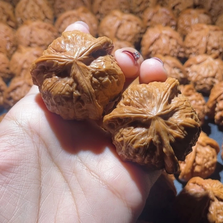 姜***塞文玩核桃吊坠南瓜墩