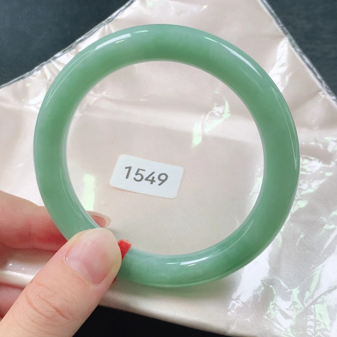 翡翠手镯（圆镯）未镶嵌天然翡翠手镯01