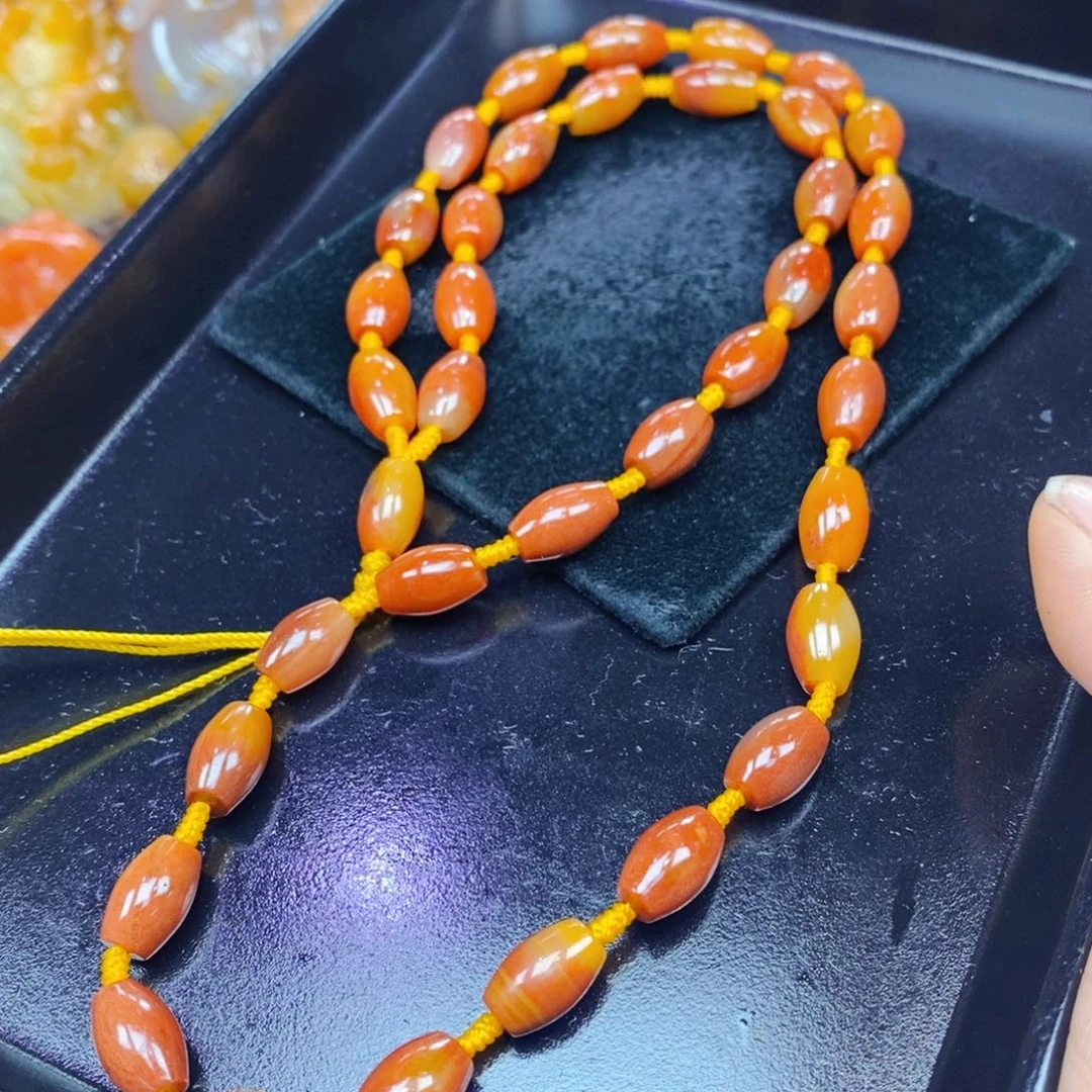 未镶嵌石英质玉（黄龙玉）颈饰