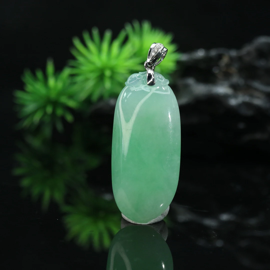 18天然缅甸翡翠A货18k福瓜吊坠/000067/上海嘉禾拍卖