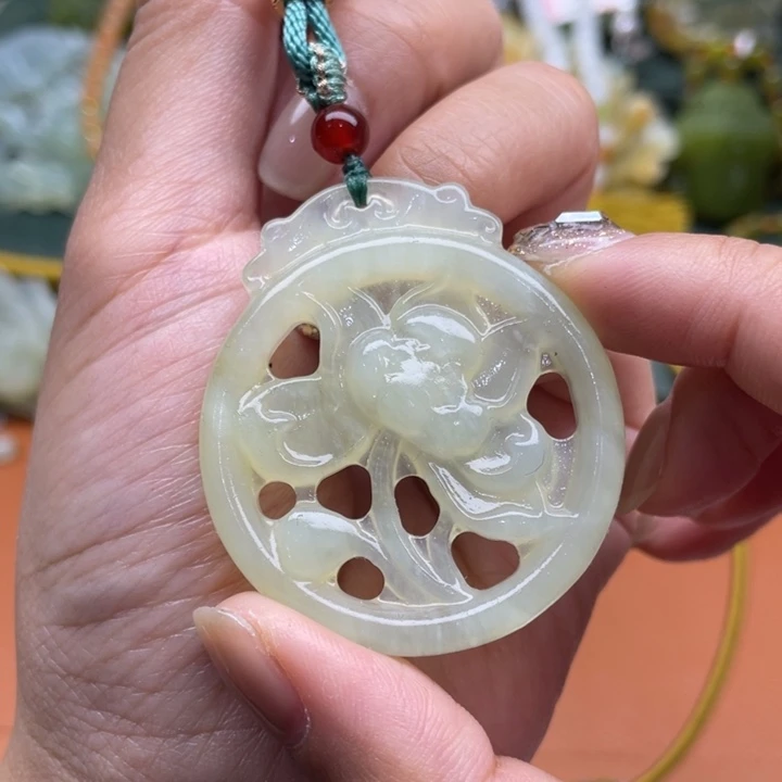 蛇纹石玉吊坠合金