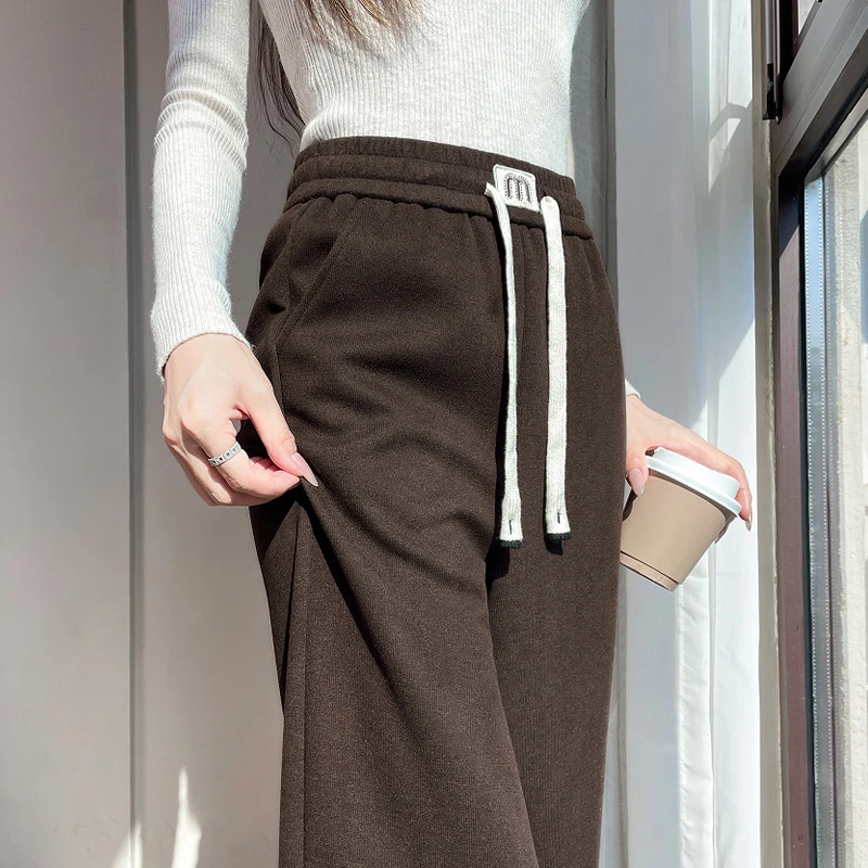 早春新款窄版阔腿裤女直筒休闲软糯糯米裤慵懒风高腰显瘦垂感裤子