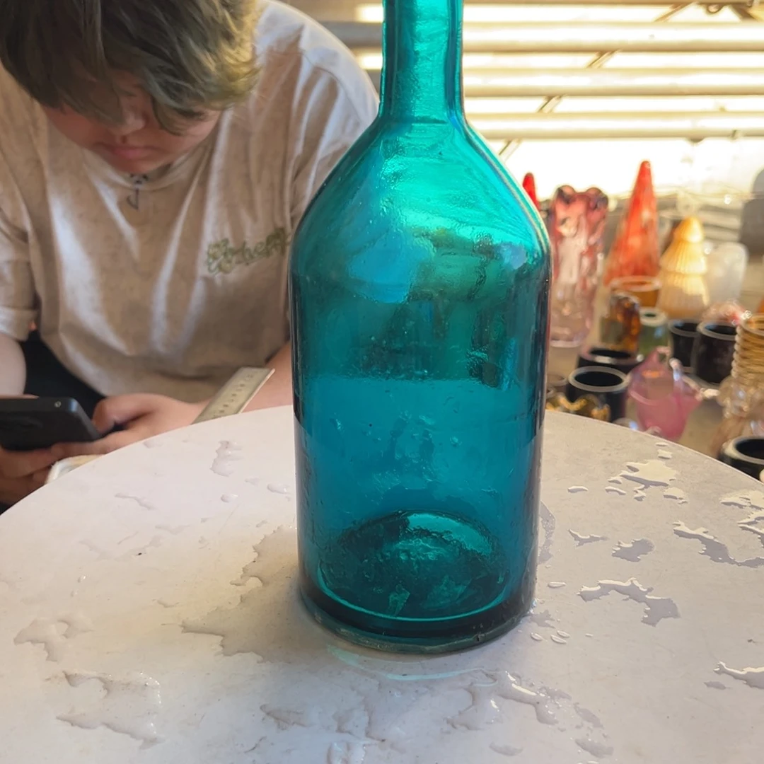 睿***睿蓝色高度30琉璃花器摆件微瑕