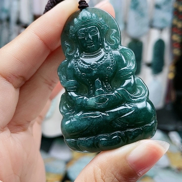 颈饰足铂镶嵌翡翠翡翠