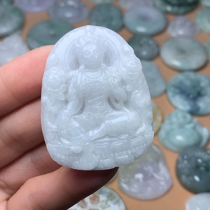 翡翠未镶嵌颈饰度母