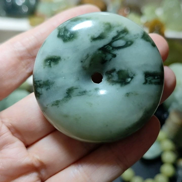 透闪石-蛇纹石玉未镶嵌平安扣