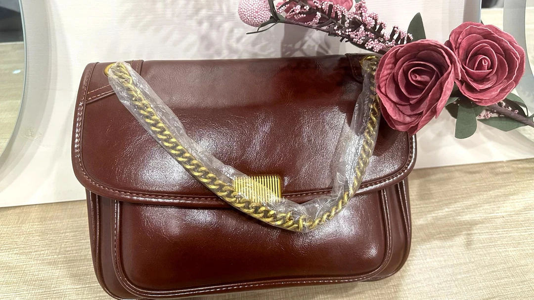 爆款女包2025新款时尚单肩外出斜挎包女高级百搭链条牛皮女包