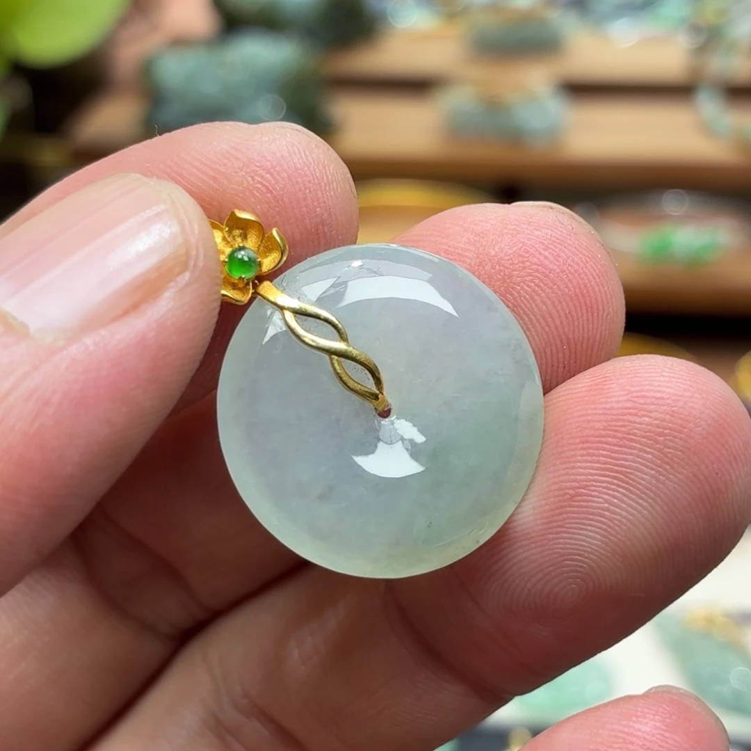 翡翠18K金镶嵌颈饰