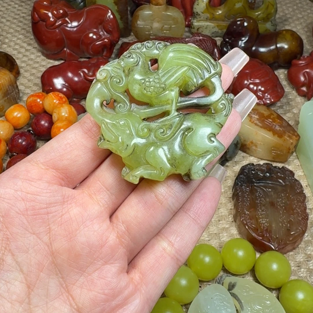 蛇纹石玉未镶嵌颈饰