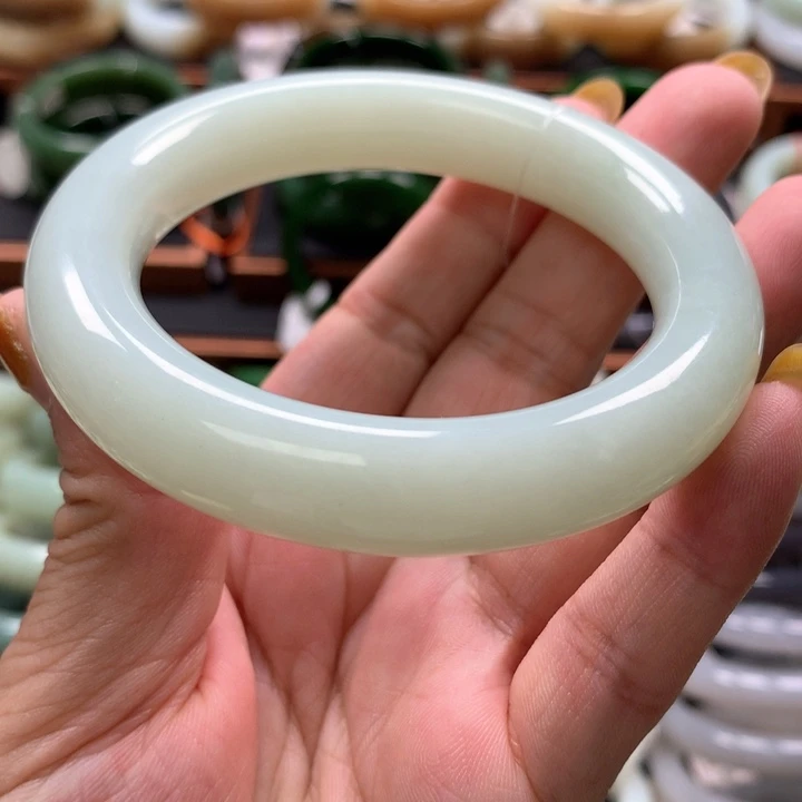 【闪购商品】未镶嵌手镯和田玉