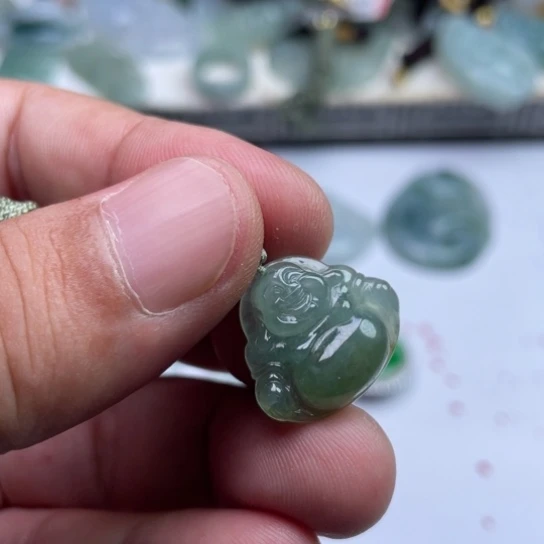 君***笑翡翠未镶嵌颈饰挂件