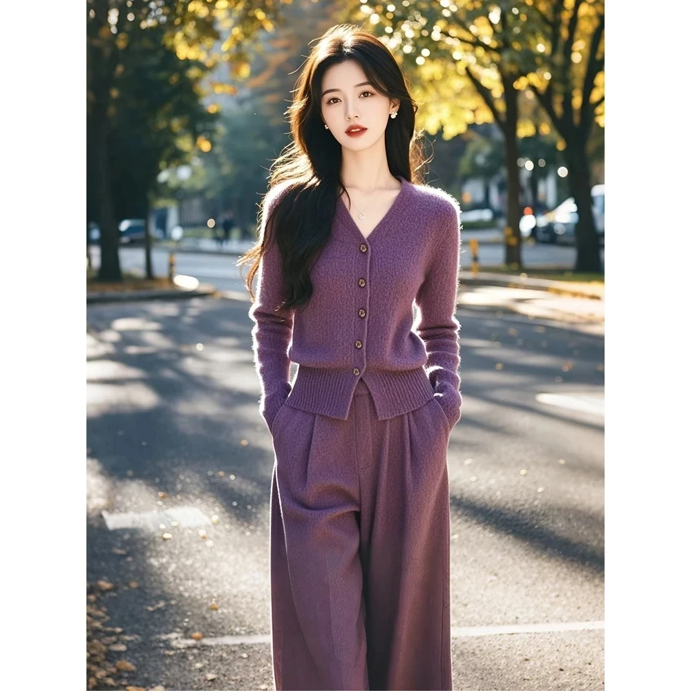 深秋初冬今年流行漂亮盐系轻熟高级松弛感穿搭紫色针织两件套装裤