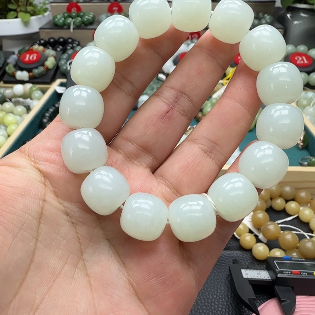 青***忆和田玉未镶嵌手链15