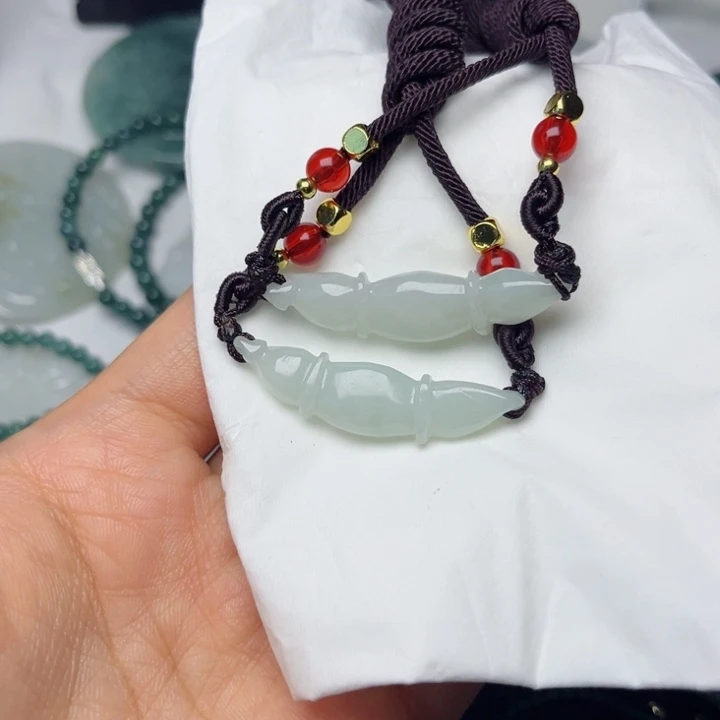 颈饰未镶嵌翡翠挂件