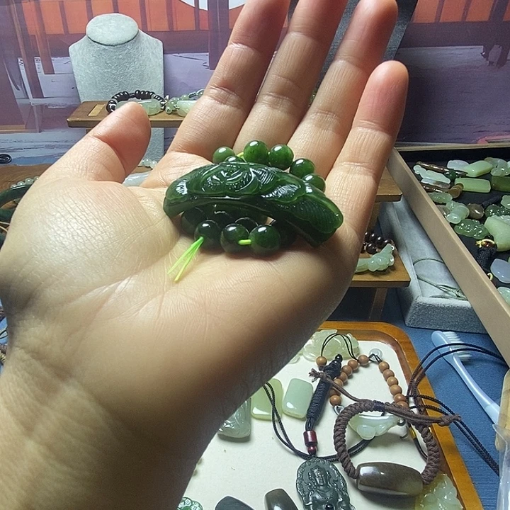 y***惠和田玉（碧玉）未镶嵌手链