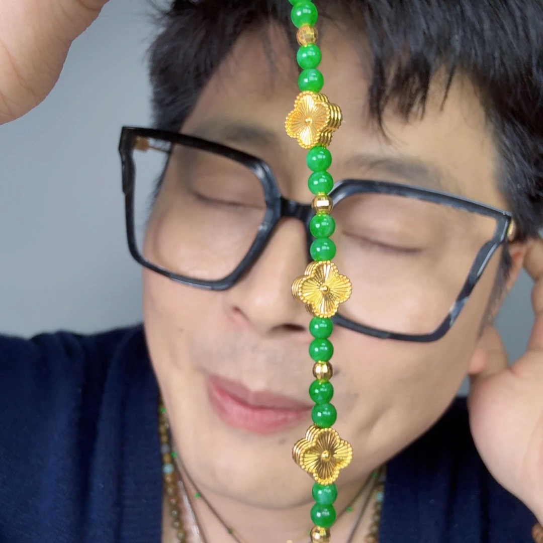 奶****翡翠18K金镶嵌颈饰一件