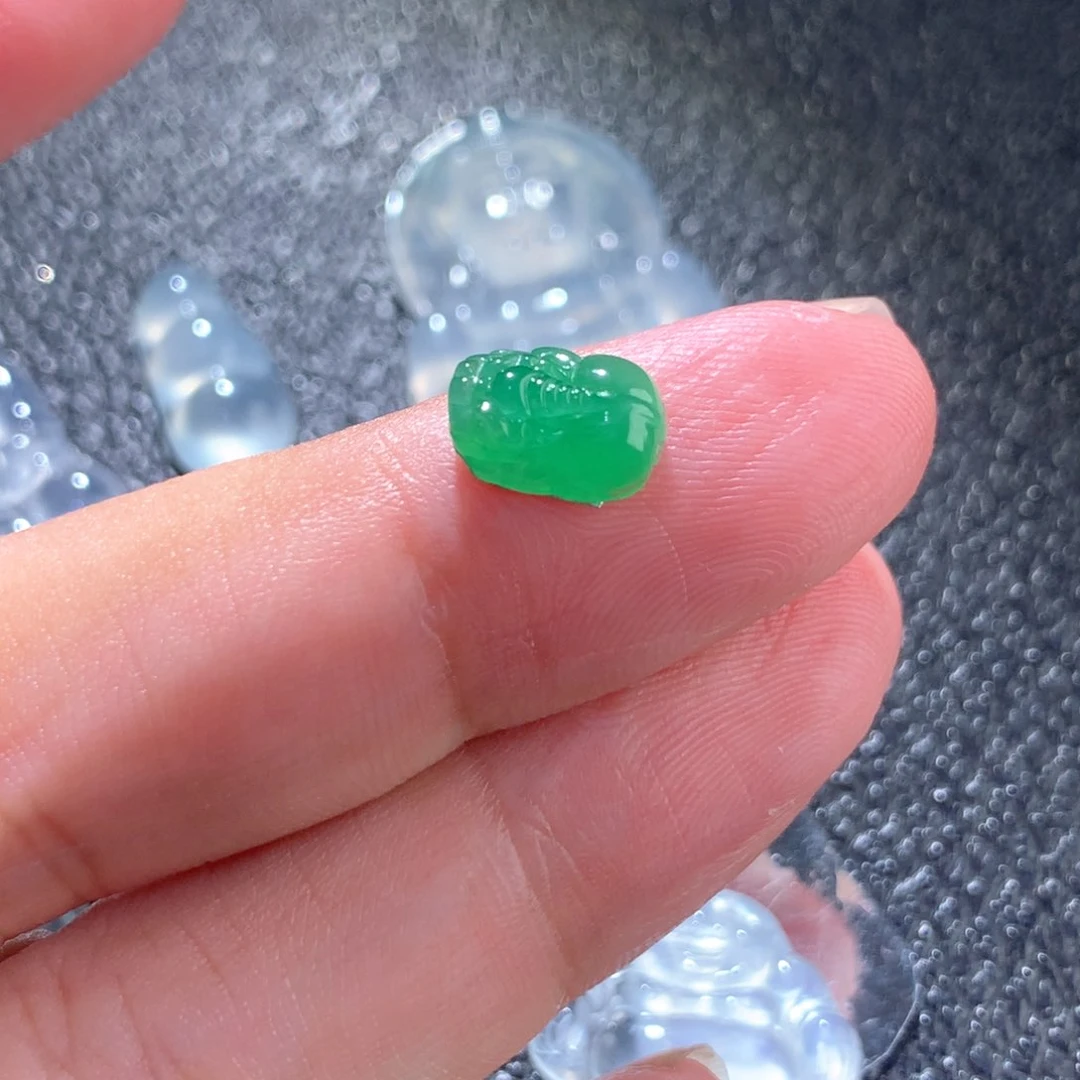 翡翠未镶嵌颈饰缅甸