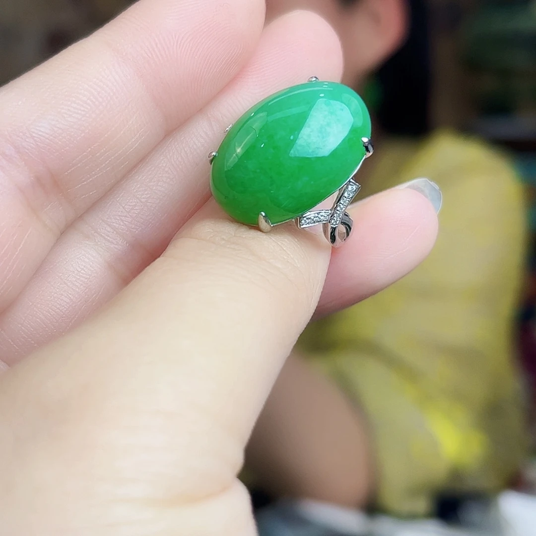 翡翠18K金镶嵌颈饰戒指