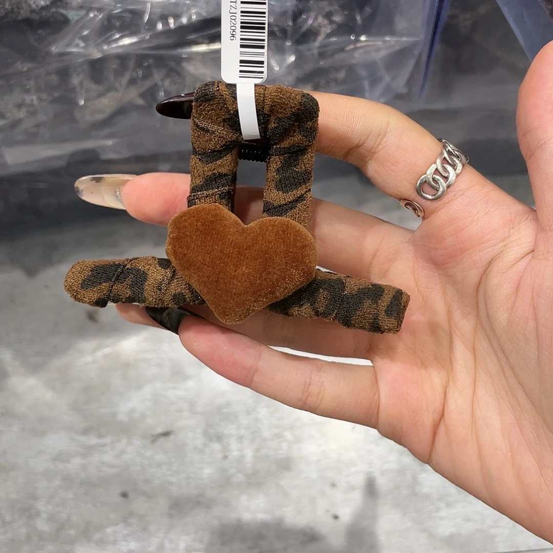 皮质铁合金豹纹爱心9抓