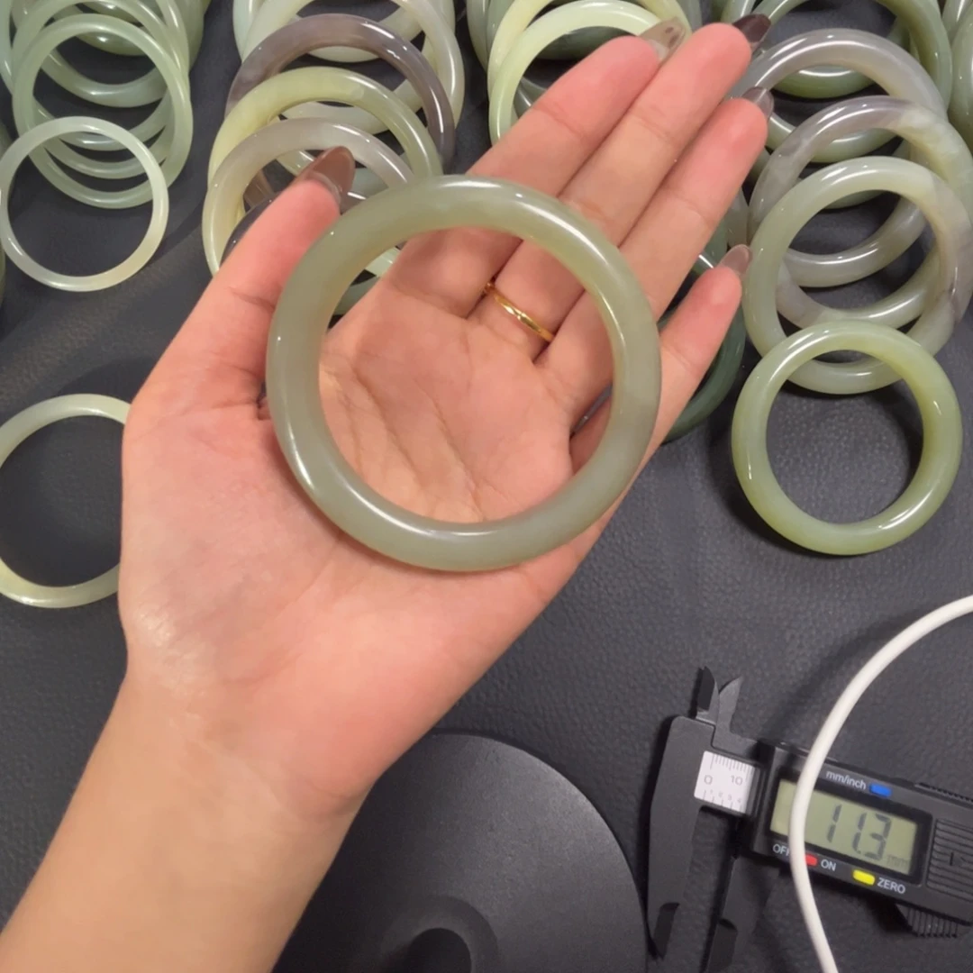 和田玉（糖玉）未镶嵌手镯