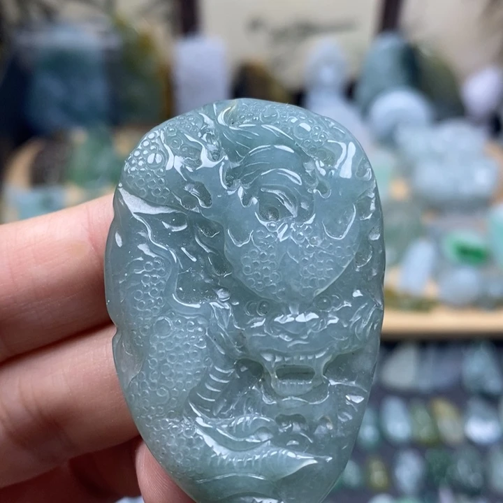 翡翠未镶嵌颈饰龙牌