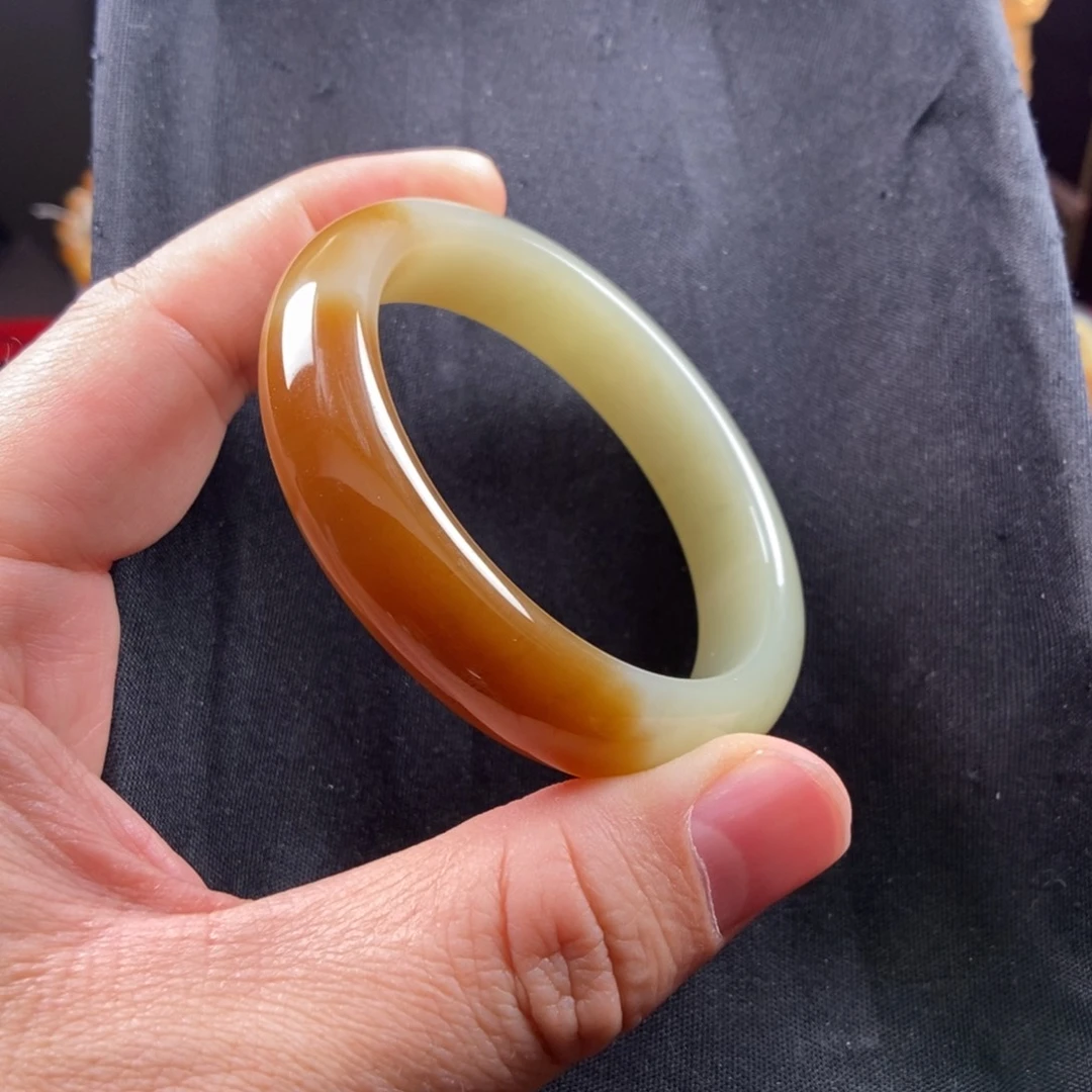 和田玉未镶嵌手镯