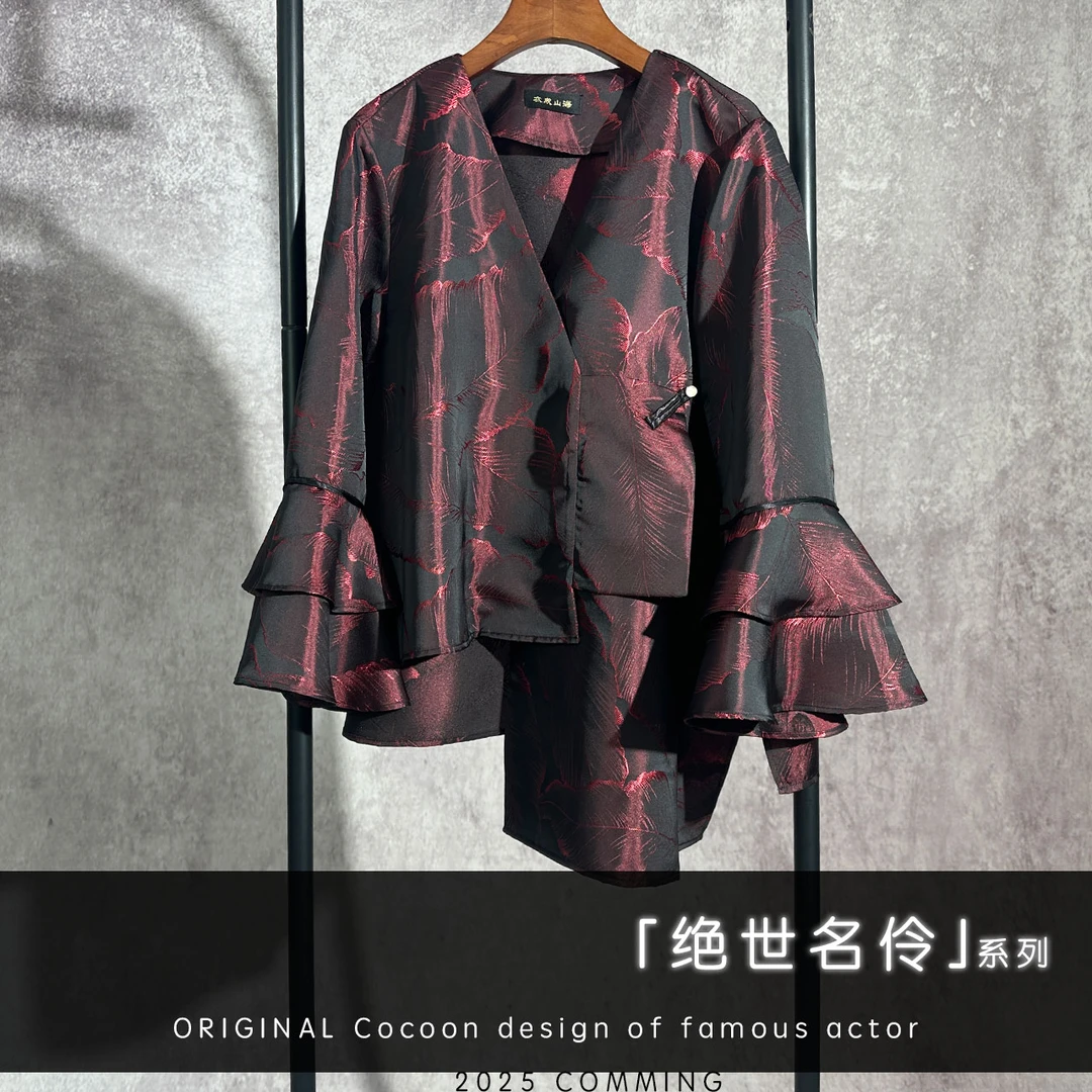 【25年春季新款】BF32903酒红珠光锻刺绣花苞袖不规则长袖短款外套