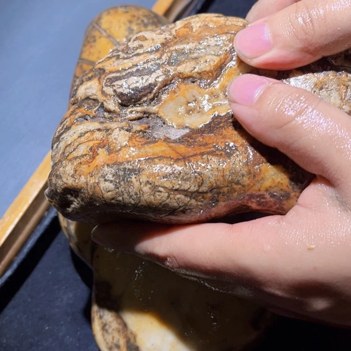 和田玉（糖玉）未镶嵌珠宝奇石