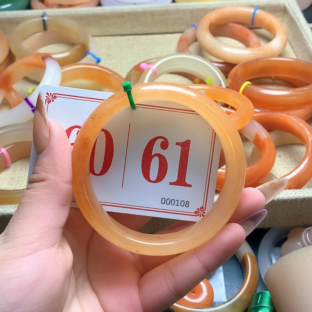 未镶嵌石英质玉（黄龙玉）手镯