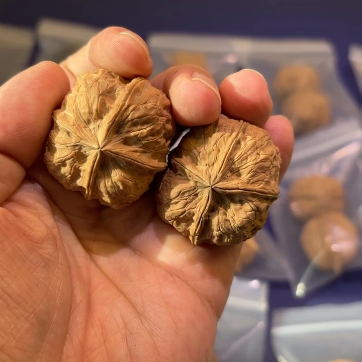 文玩核桃吊坠太子洞四棱