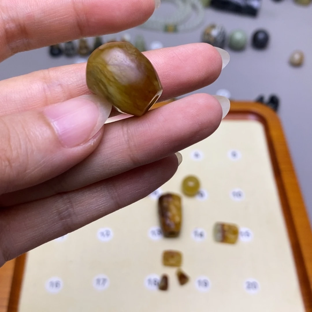 未镶嵌蛇纹石玉配饰紫**来