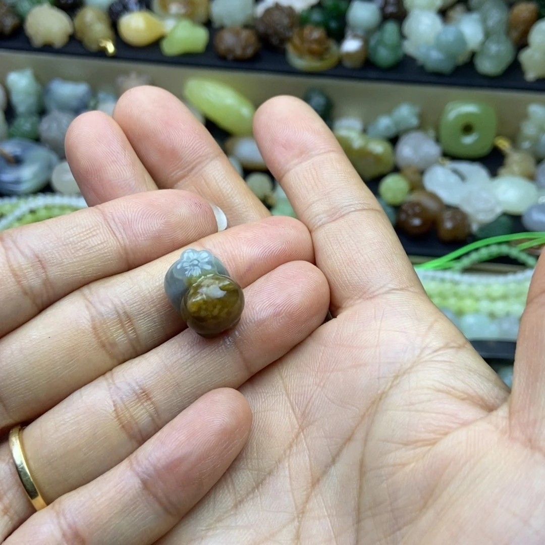 b***y和田玉未镶嵌颈饰