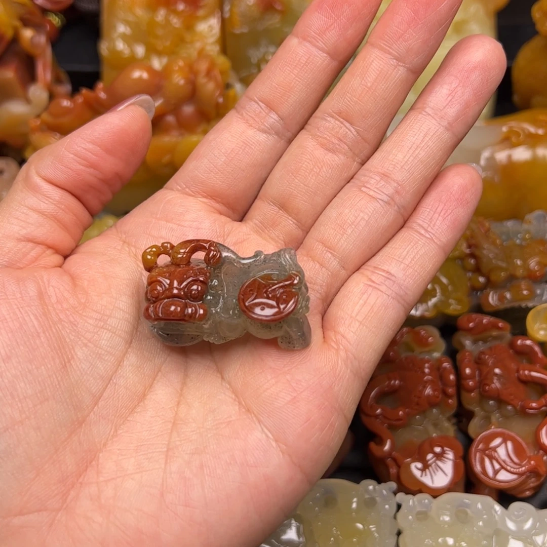 石英质玉（黄龙玉）未镶嵌颈饰