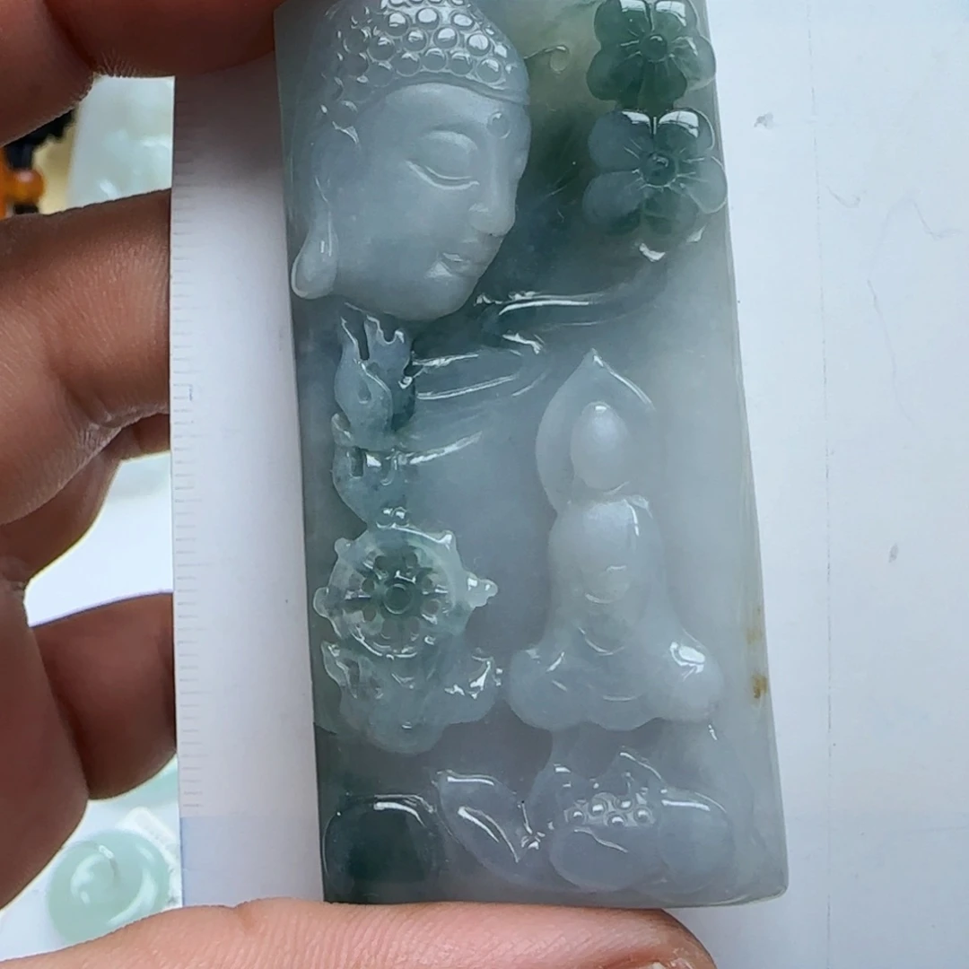 翡翠未镶嵌颈饰，
