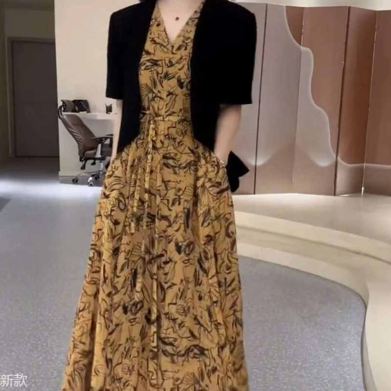 高级感时尚套装女2025夏季新款洋气显瘦短袖外套+碎花高腰连衣裙