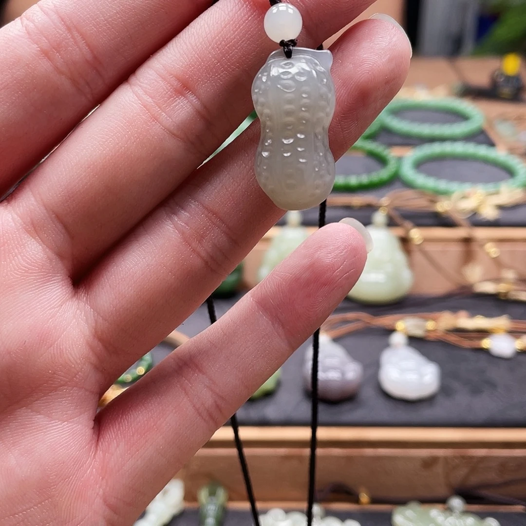 和田玉未镶嵌颈饰多样性发一