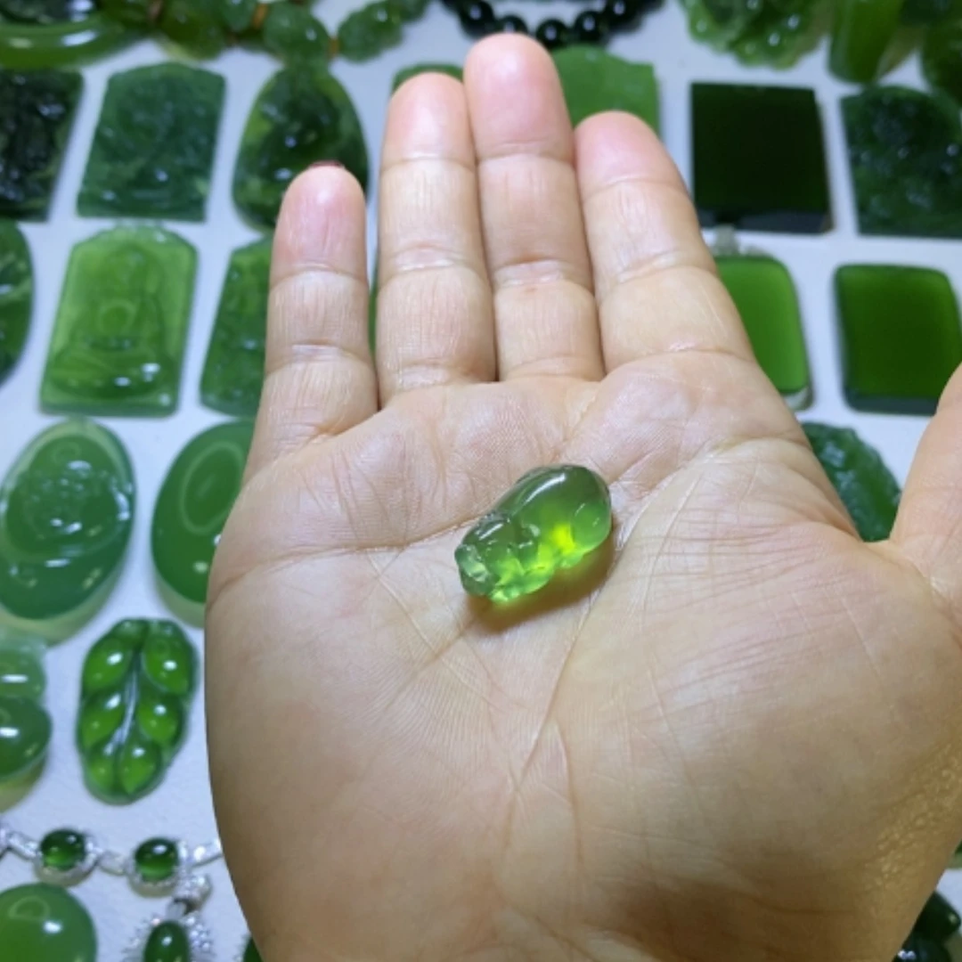 【闪购商品】蛇纹石玉颈饰未镶嵌