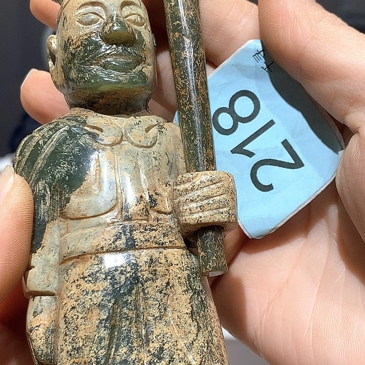 秦***子和田玉未镶嵌颈饰