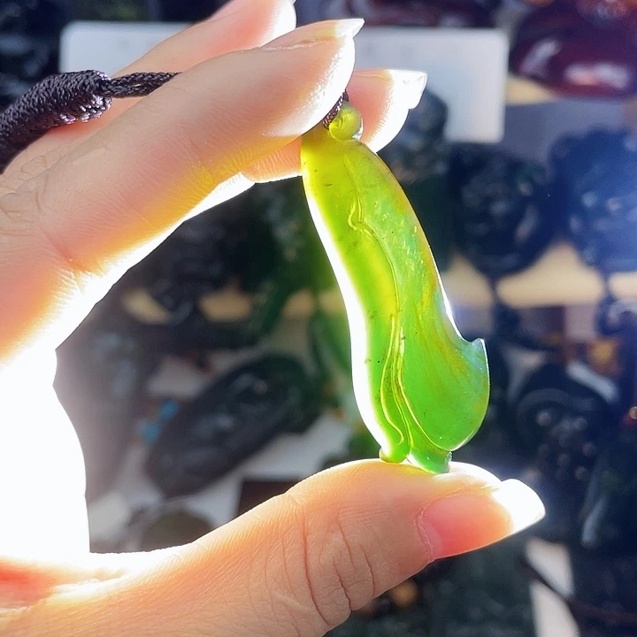 未镶嵌蛇纹石玉颈饰泰山玉玉兰花