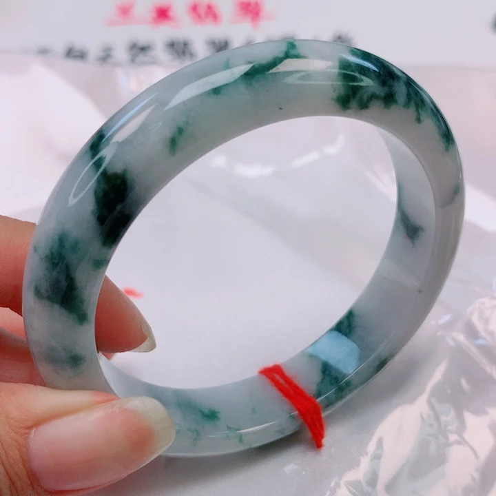 翡翠手镯未镶嵌55圈