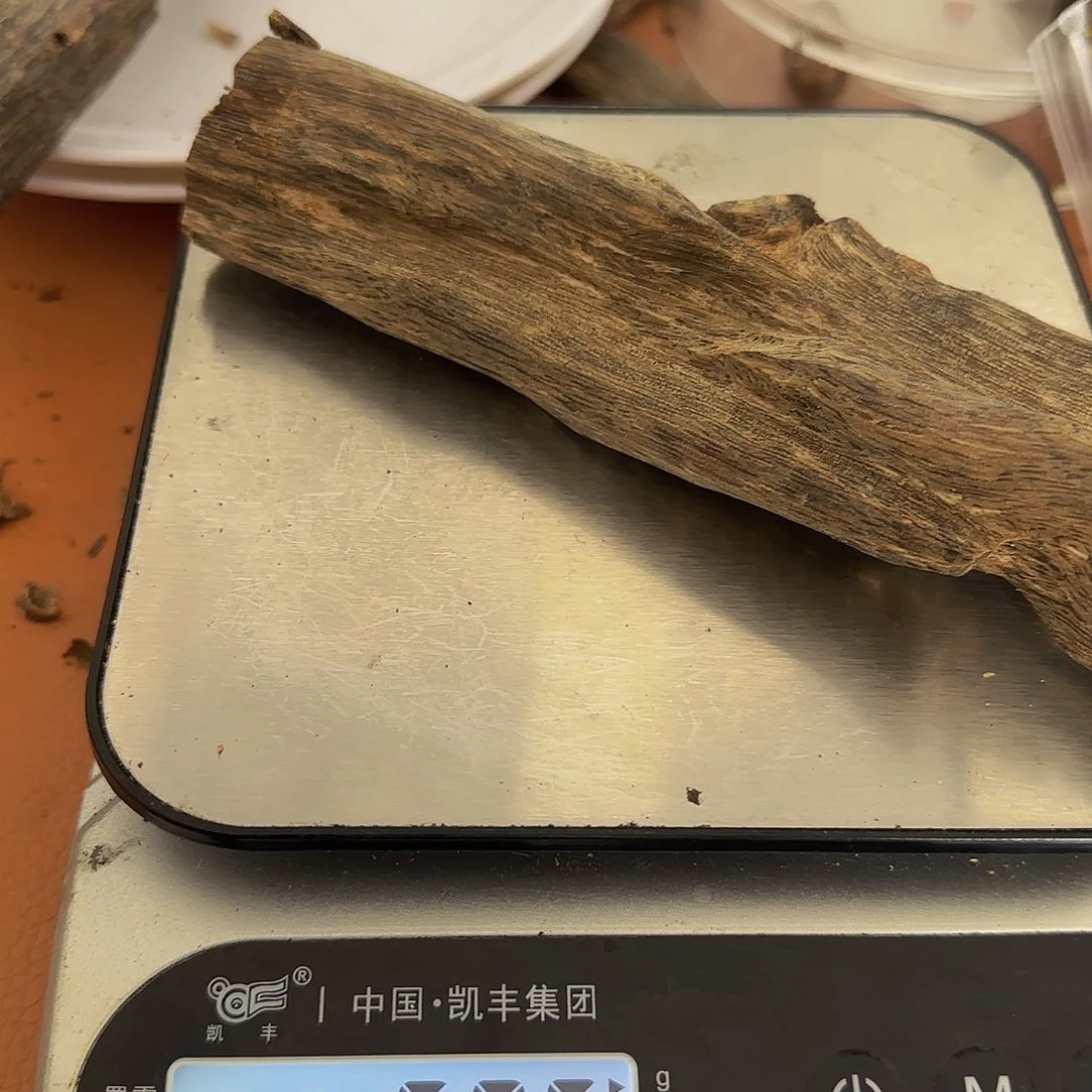 沉香碎屑沉香精品蓝宝石虫漏50克+