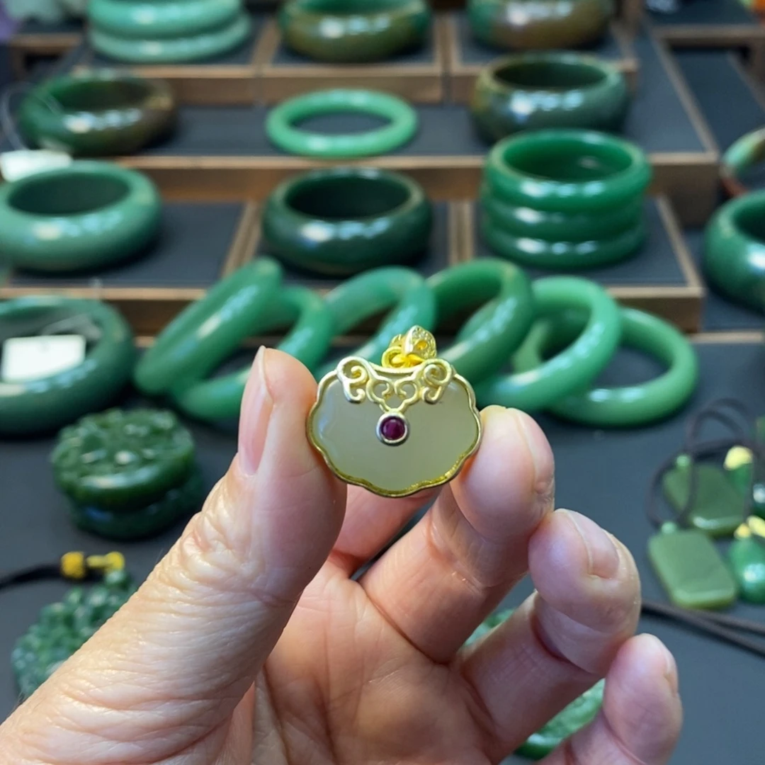 和田玉合金颈饰吊坠