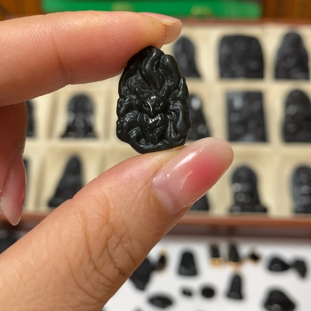 翡翠未镶嵌吊坠(赠链)翡翠