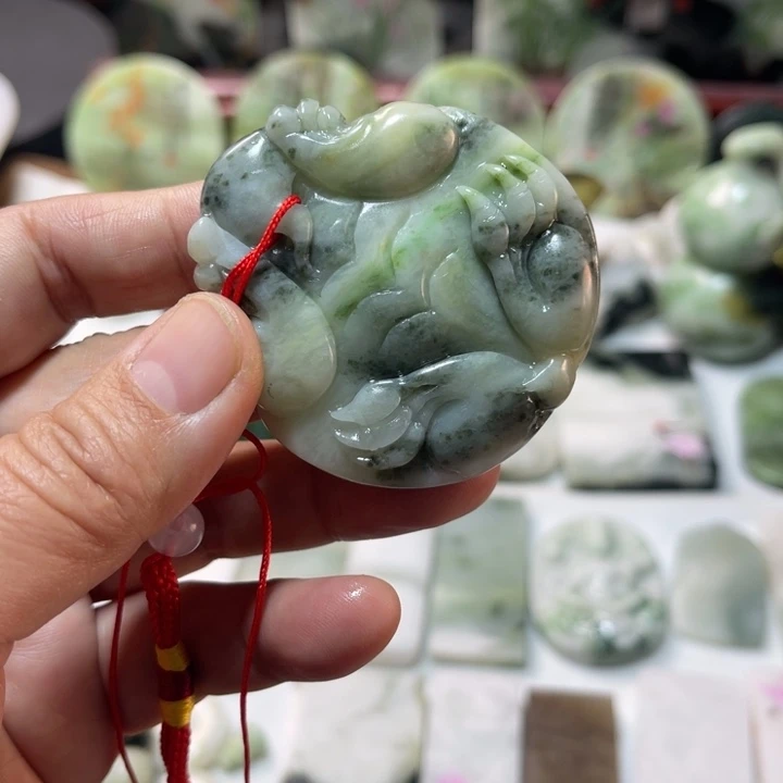 独山玉未镶嵌颈饰