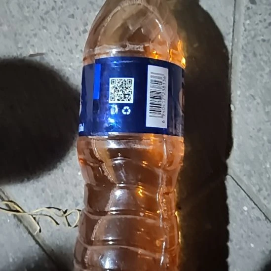 饮料瓶装的发一瓶药酒